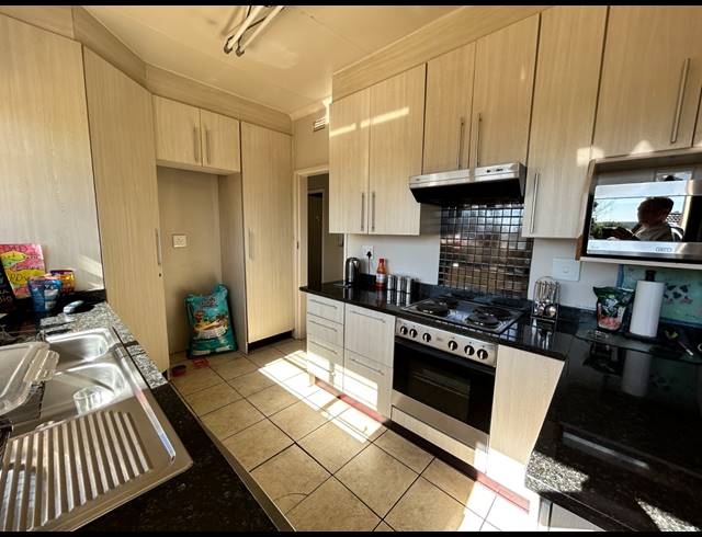 3 BEDROOM HOUSE FOR SALE IN ISANDOVALE